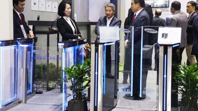 kasus perusahaan terbaru tentang Solusi Turnstile yang Disesuaikan untuk Kompleks Bisnis Modern  4